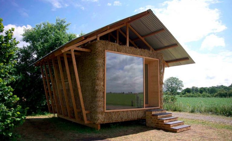 fachada-casa-ecológica-balas-paja