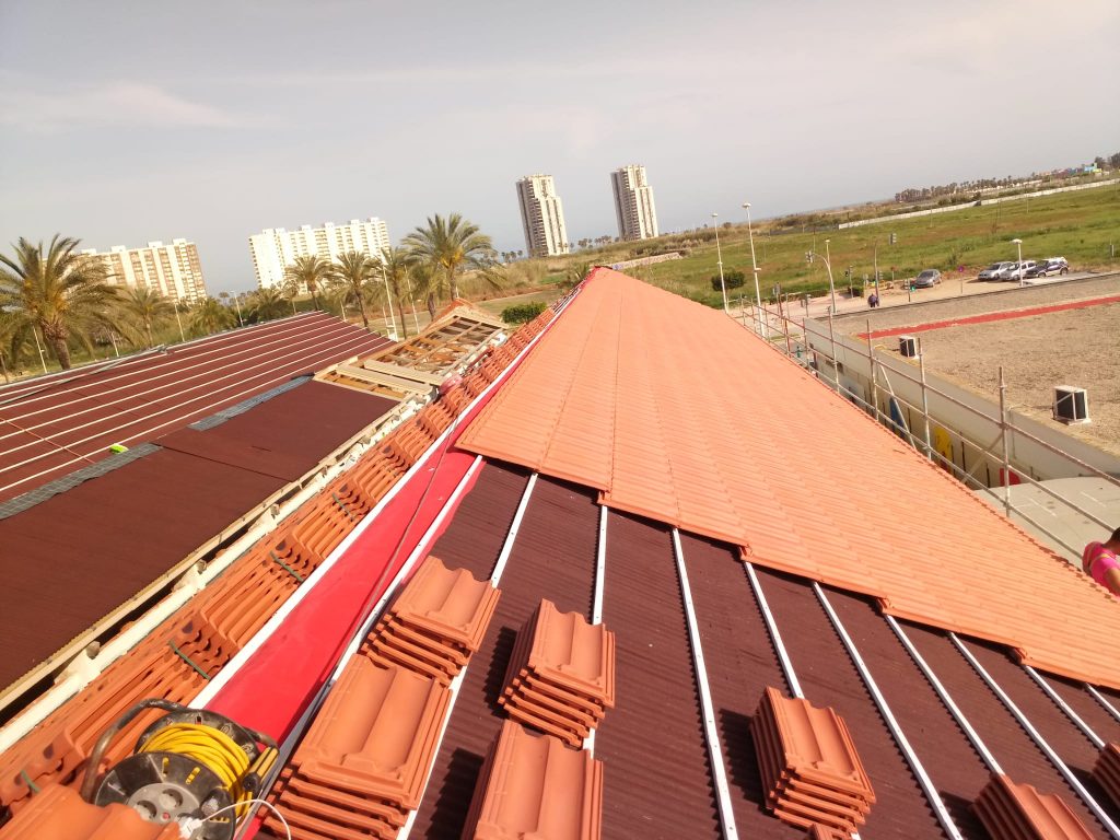Rehabilitacion-energetica-de-cubierta-Escolaica-Cullera-teja-plana