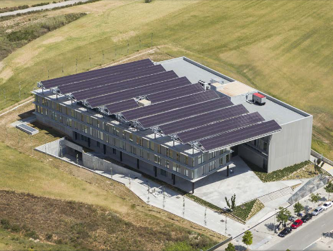 pérgola-fotovoltaica-edificio-prefabricado-sener
