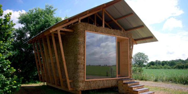 fachada-casa-ecológica-balas-paja