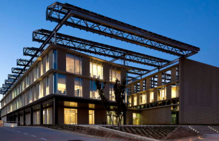 vista-nocturna-edificio-sener
