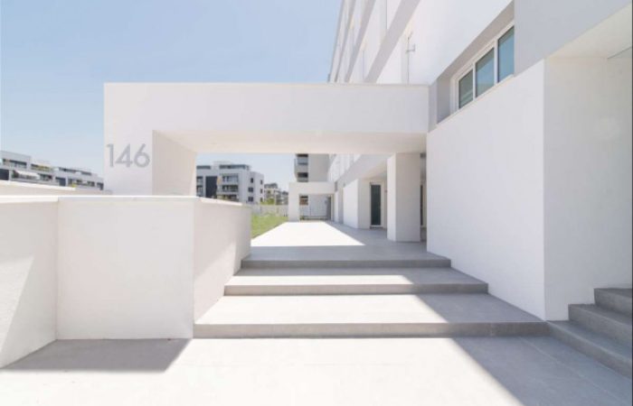 entrada-edificio-arroyofresno