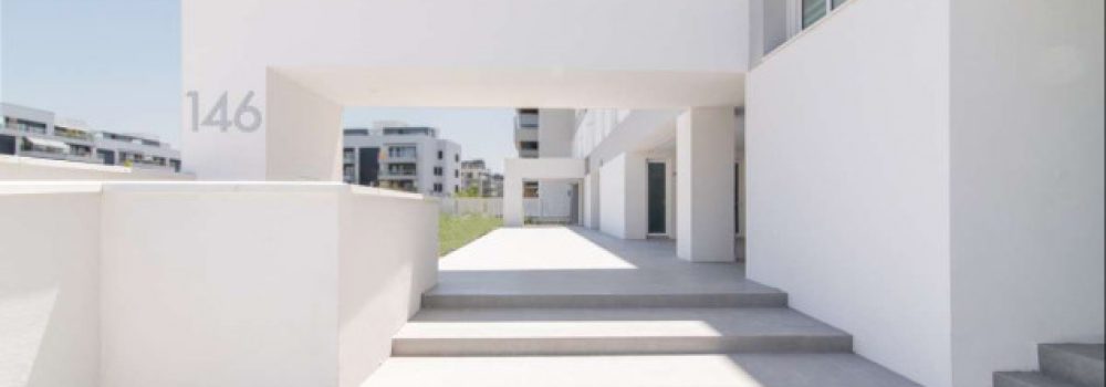 entrada-edificio-arroyofresno